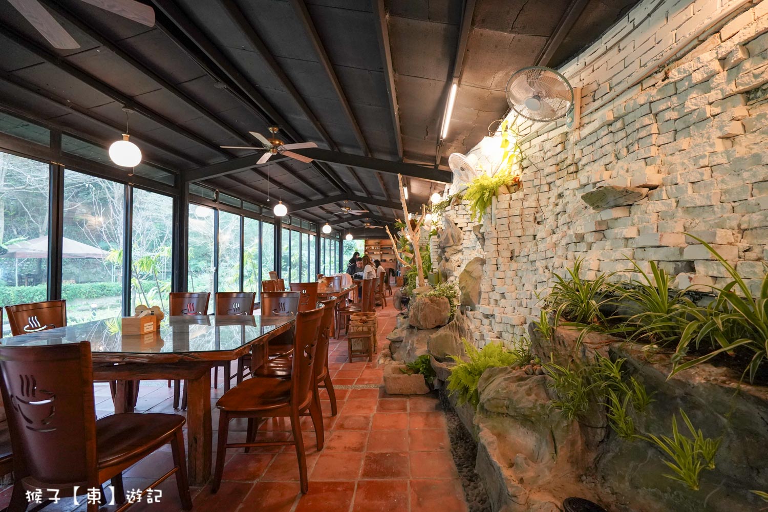 延伸閱讀：[台北] 煮雲軒茶館 唯美玻璃屋庭院餐廳 簡餐 泡茶品茶搭配各種小點心 白石湖一日遊必訪