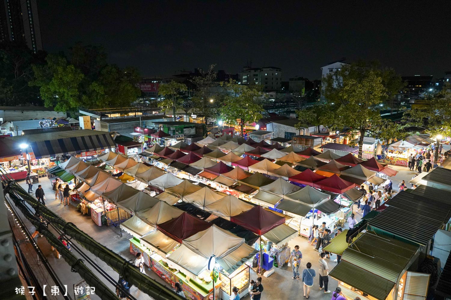 延伸閱讀：[泰國] Ton Sai Market Bearing 搭BTS就到曼谷在地夜市 都是當地人逛 來吃在地美食、現場聽音樂