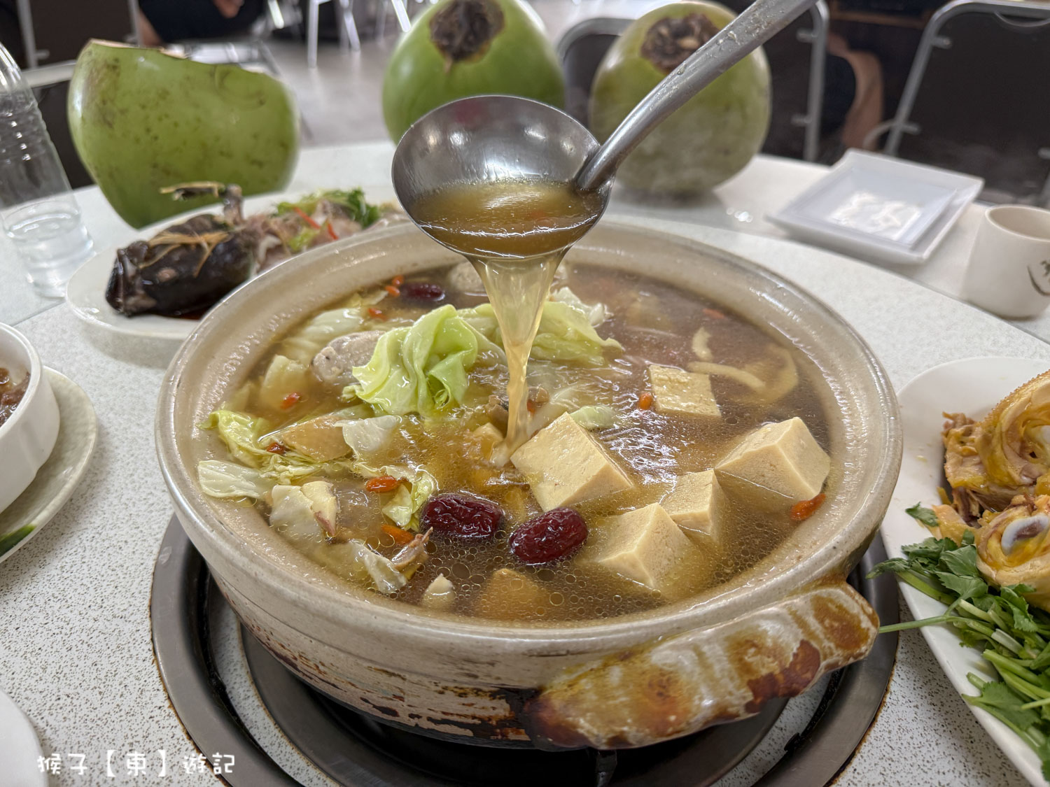 網站近期文章：[台中] 廣式養生功夫雞 新鮮椰汁水熬煮椰子雞 自家快樂農場蔬菜 溫體放山雞 超美味隱藏版美食