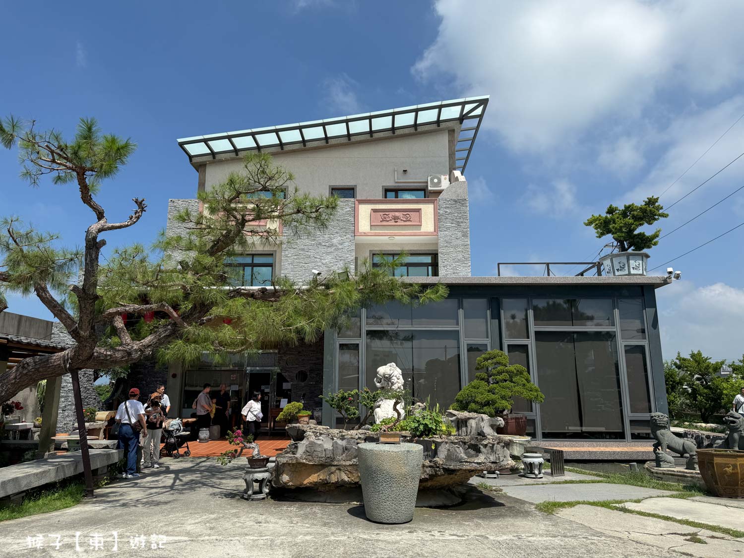 網站近期文章：[苗栗] 大鼎夏荷牛肉麵館 玻璃屋庭院豪宅超美超好拍 內用豆花免費吃到飽
