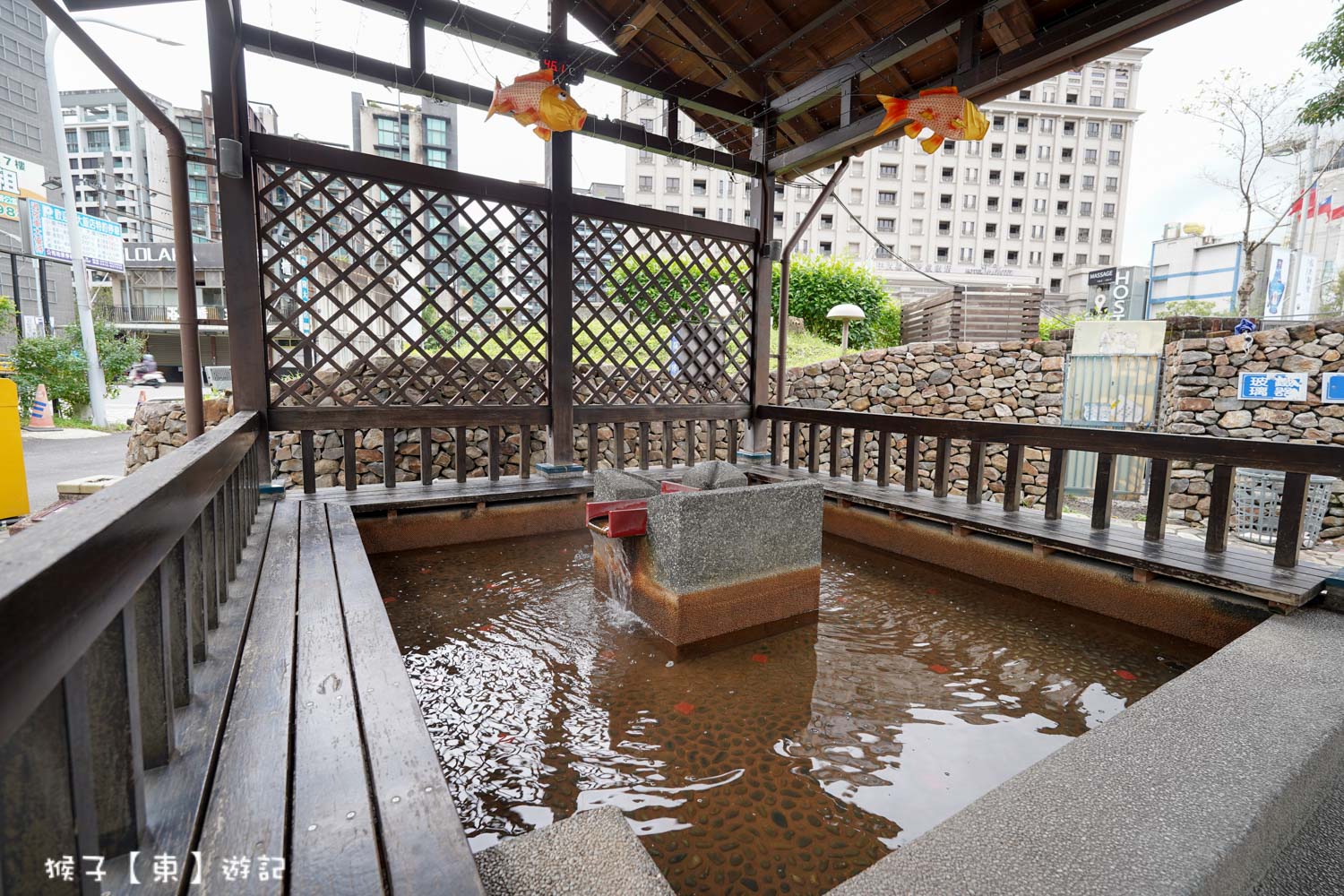 礁溪地景廣場涼亭泡腳池