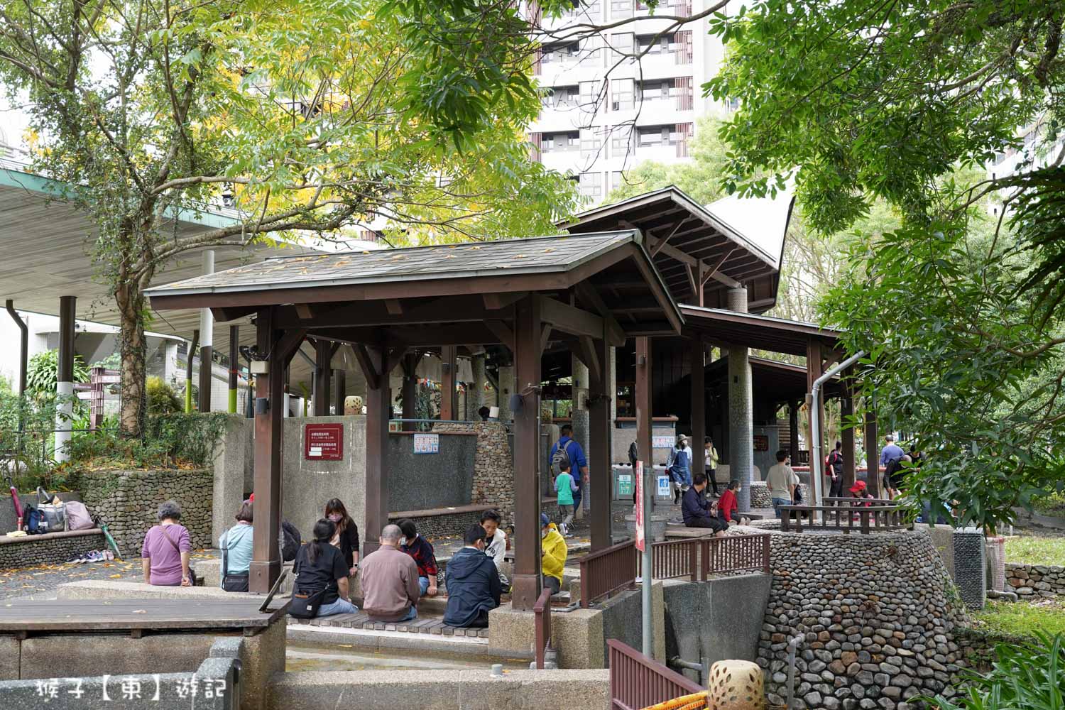 網站近期文章：森林裡泡免費溫泉足湯 24小時森林風呂裸湯 2人只要300元 2026冬天泡溫泉景點