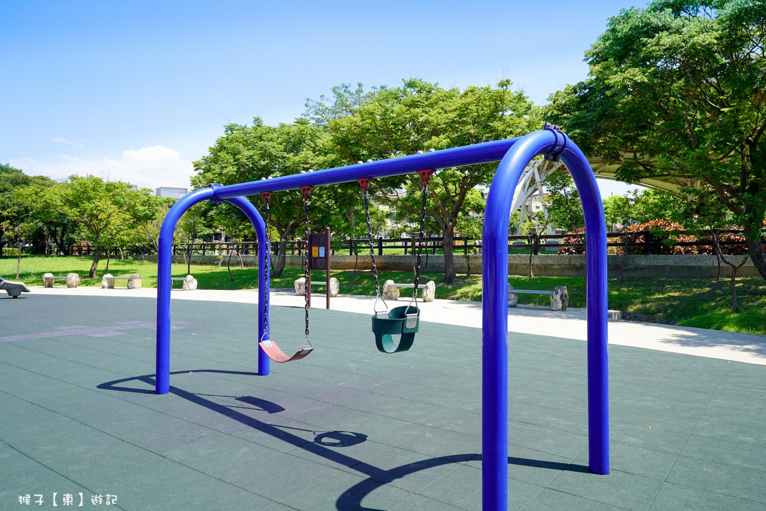伯公岡公園兒童遊戲場的盪鞦韆