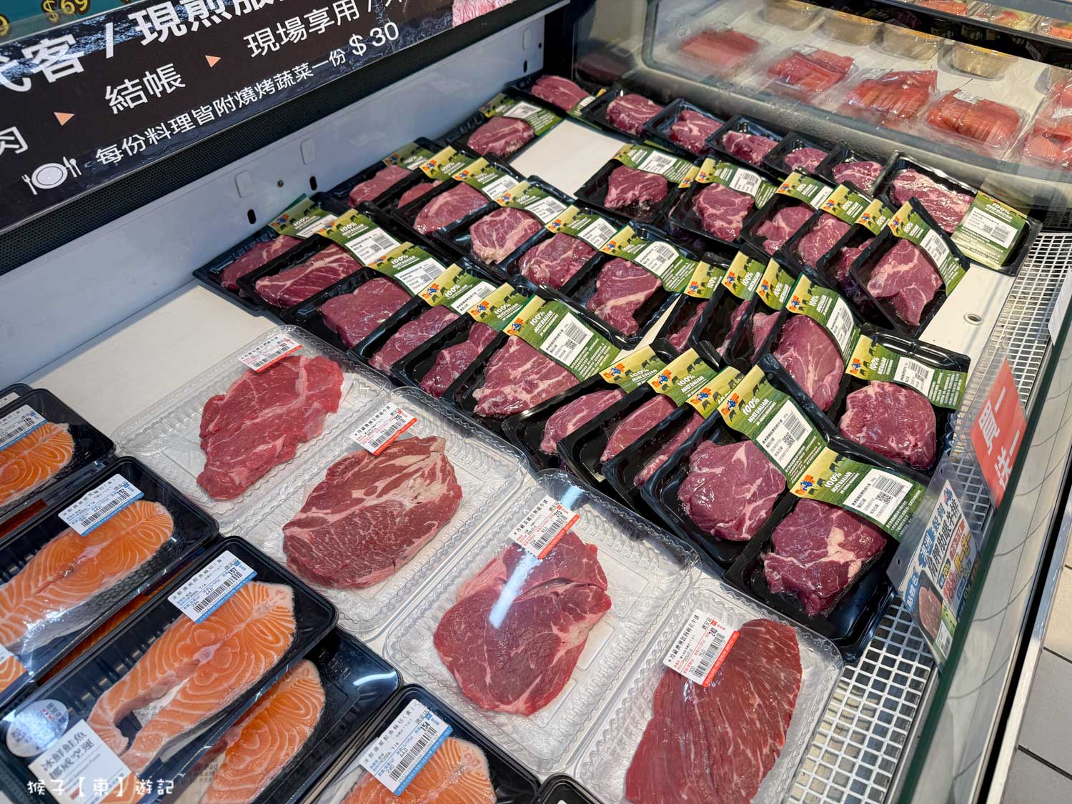 萬家福隱藏版美食 現場代煎牛排附蔬菜30元 買一送一最優惠 有內用座位區可以用餐 @猴子【東】遊記 @猴子【東】遊記